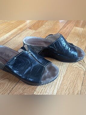 Josef Seibel Black Leather Open-Toe Slip-On Wedge Mules